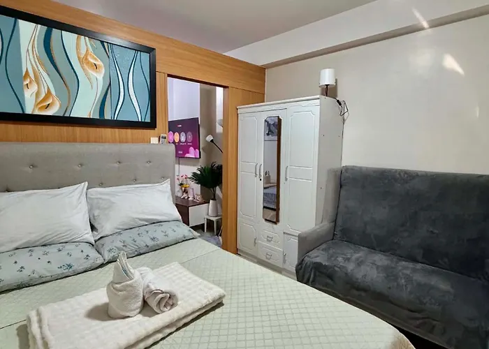 Cozy Corner Staycation Aparthotel
